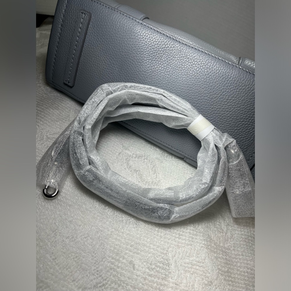 The Marc Jacob’s Leather Medium Tote Bag in Wolf Grey - Picture 12 of 12